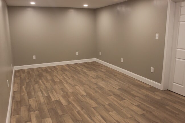 Building Photo - 246 Hill N Dale Rd