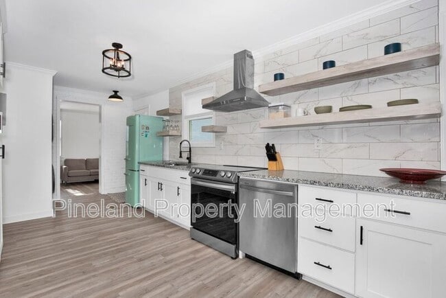 Building Photo - 506 Cross St