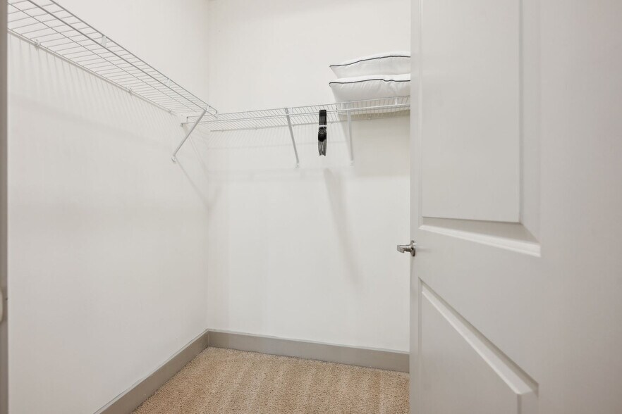 Building Photo - 11614 Vista Terrace Way-SI FL3-ID1612944P
