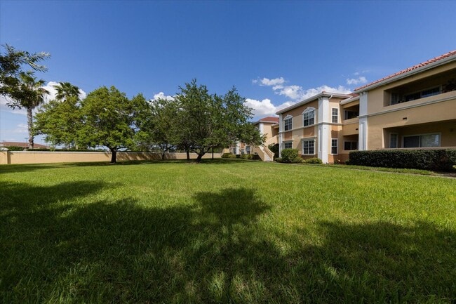 Building Photo - Updated 2/2 unit becoming available now for annual rent starting