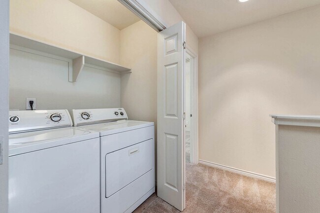 Building Photo - Available August 2026! 4 Bed, 3 Bath in Horse Haven Estates!!