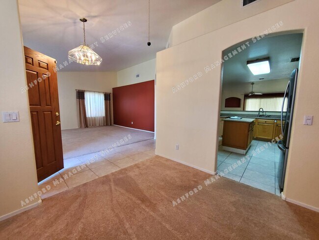 Building Photo - PINNACLE HILL RENTAL WITH MTN VIEWS, FIREP...