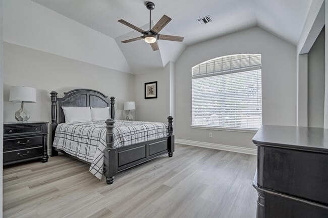 Building Photo - 38 Larks Aire Pl