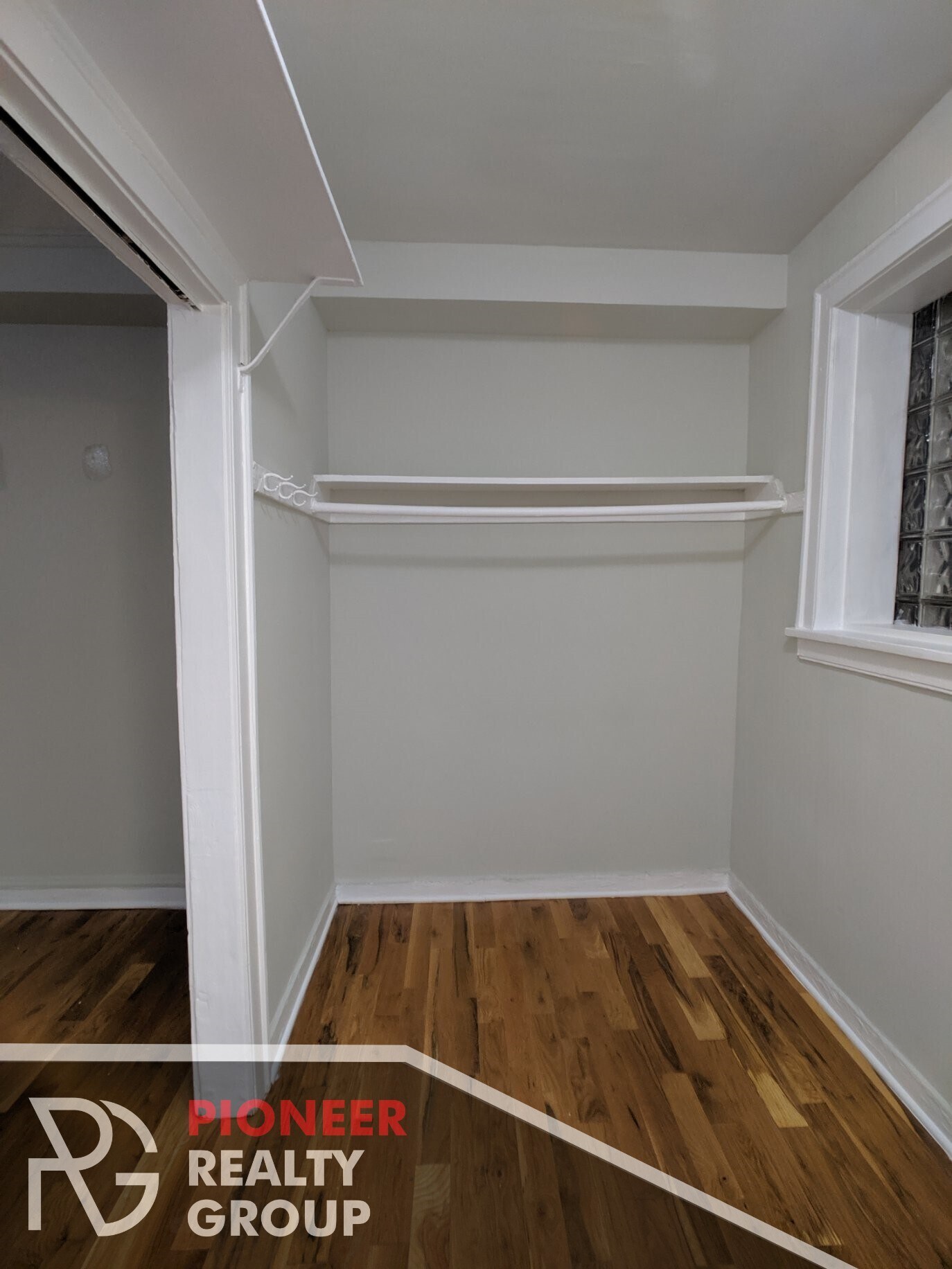 Building Photo - 711 W Belmont Ave
