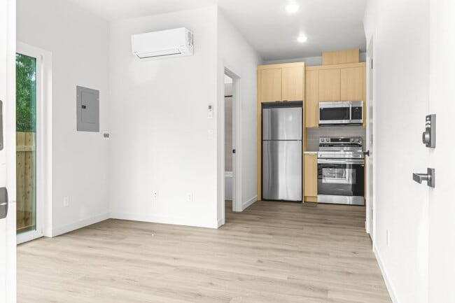 Building Photo - 540 N Blandena St