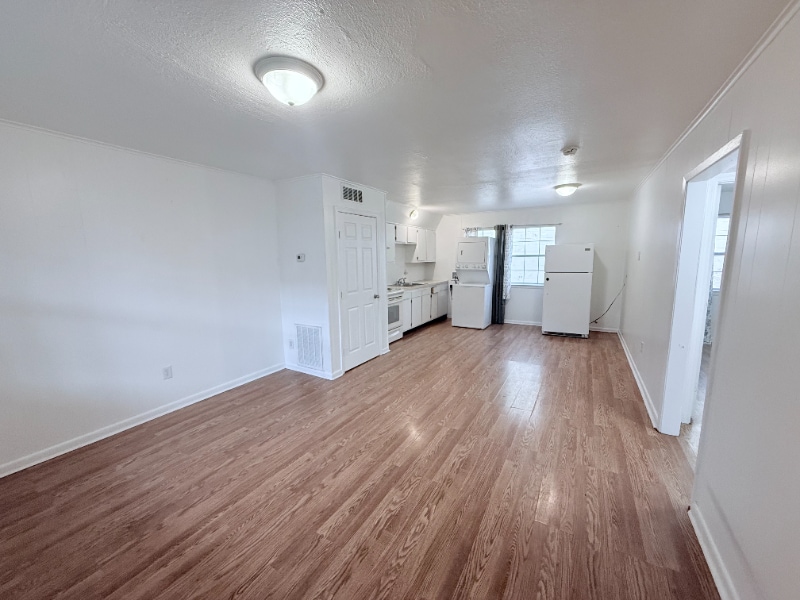 Building Photo - 629 Papworth Ave