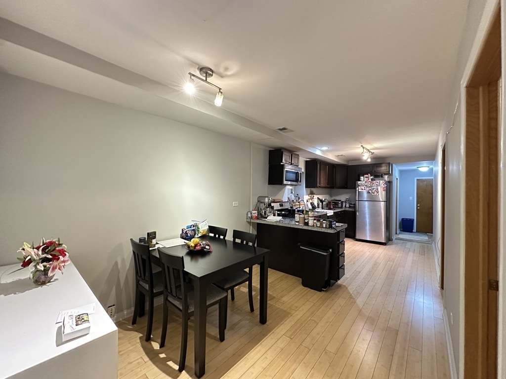 Building Photo - 1636 W Ohio St