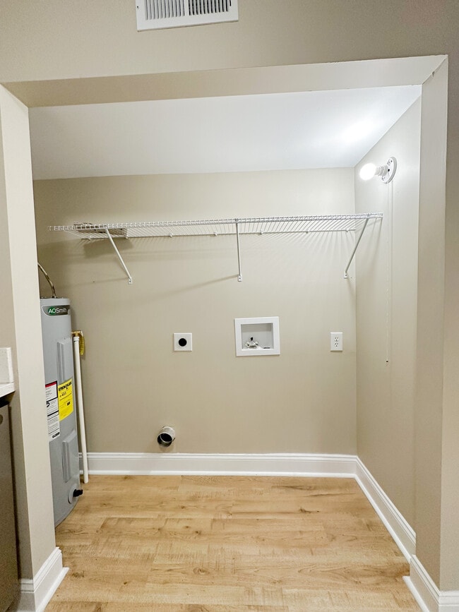 Building Photo - 809 Teaberry Ln