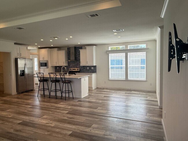 Building Photo - 112 Paradise Dr