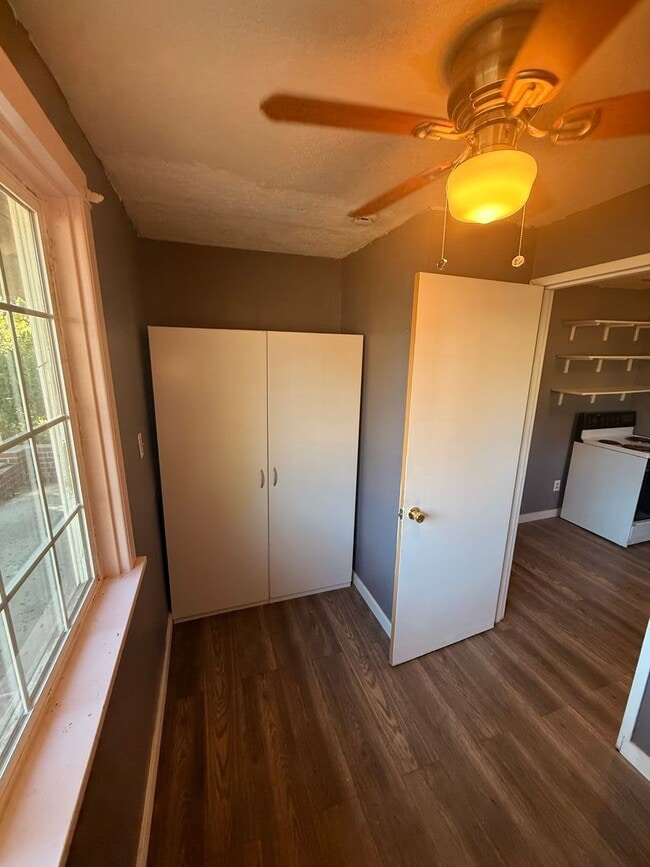 Primary Photo - Cute 1 bedroom with a flex space in a grea...
