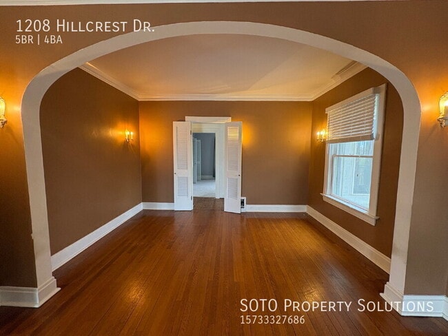 Building Photo - 1208 Hillcrest Dr