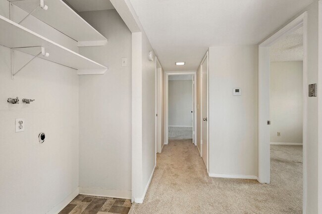 Building Photo - Santee Condo 3 bedroom Upstairs Unit.