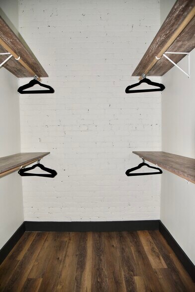 Primary walk-in closet - 101 W Broadway St