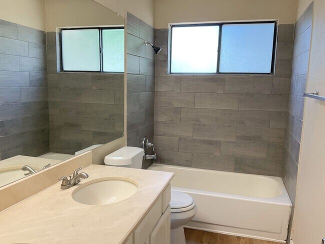 Building Photo - 2117 Belmont Park Dr