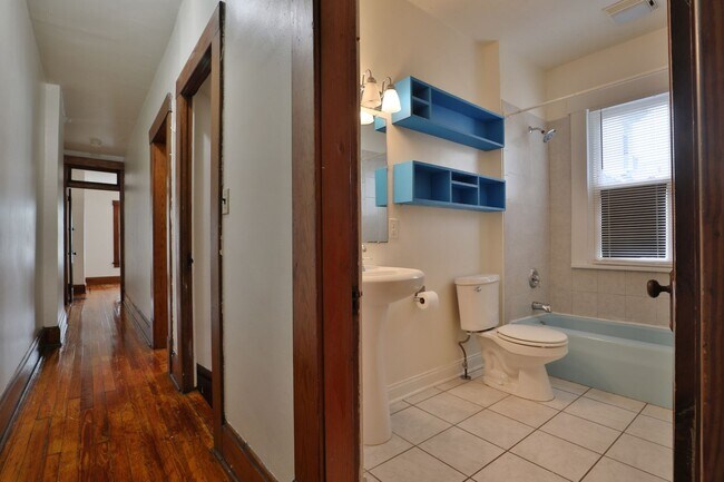 Building Photo - 4 Bedroom North Campus Newly Remodeled House with 2 Decks and Patio