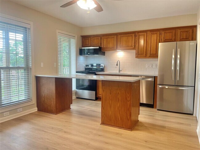 Building Photo - 1311 Antoine Dr