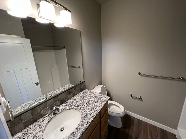 Building Photo - NEW 4 Bedroom / 4.5 Bath Townhome. A/C in every bedroom