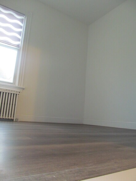 Bedroom No. 2-pic 2 - 307 N 7th St