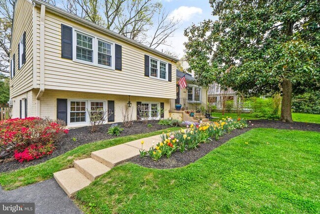 Building Photo - 4408 Tarpon Ln