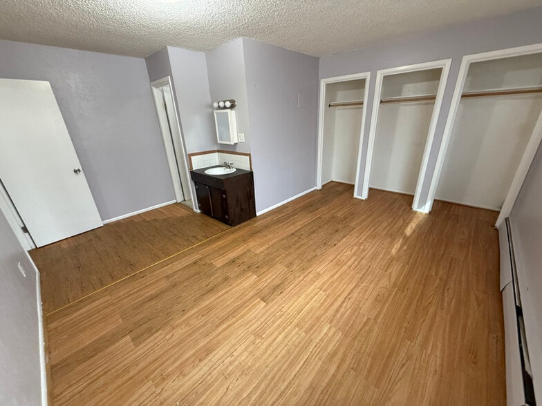 Building Photo - 125 Charmony Frontage Rd