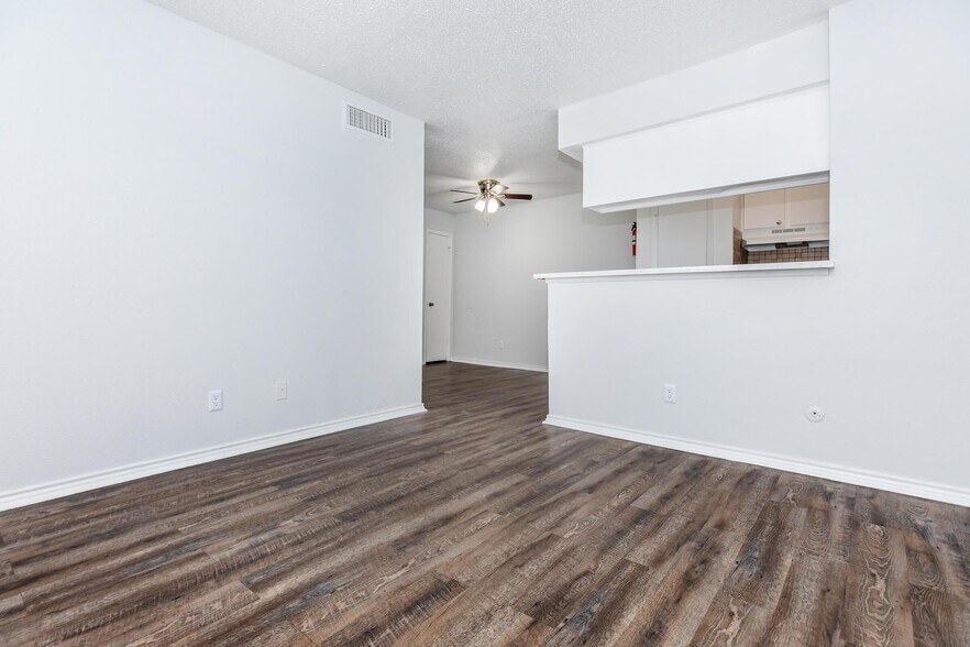 Ranchwood Apartments 5251 Gasmer Dr Houston TX 77035 Apartment Finder