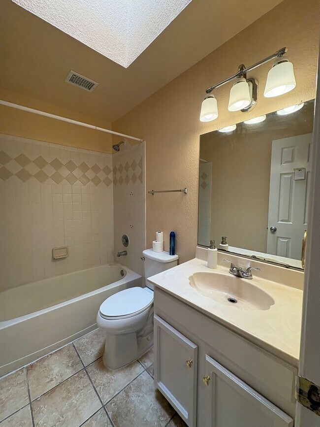 Building Photo - WEST SIDE HOME FOR RENT