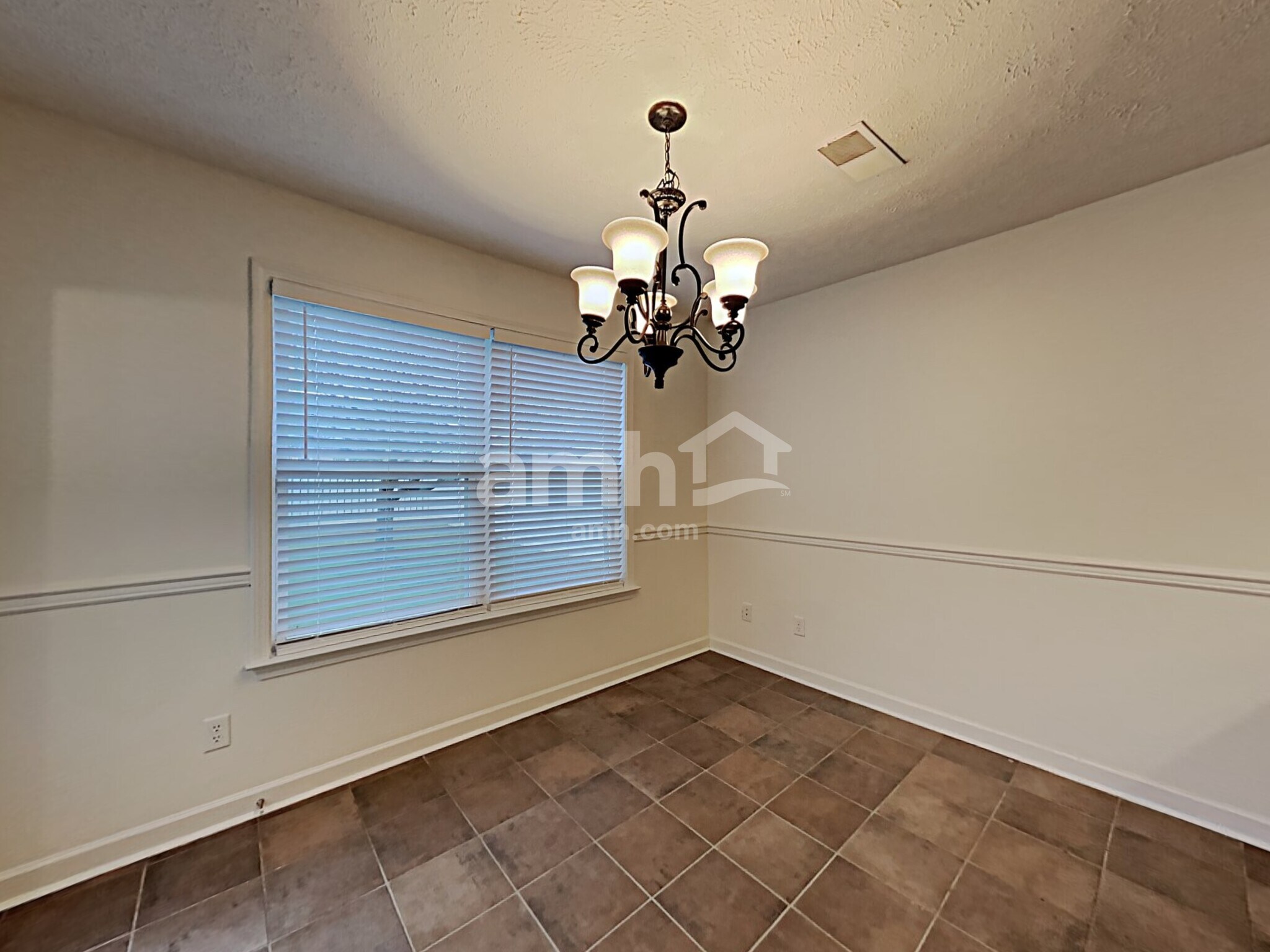 Building Photo - 1504 Beaconcrest Cir