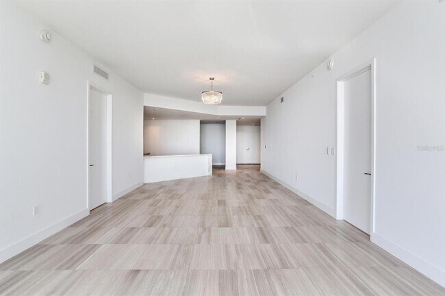 Building Photo - 2912 W Santiago St