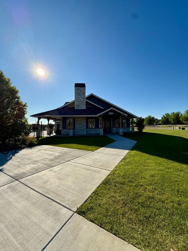 Building Photo - Welcome to this stunning 5-bedroom, 3.5-ba...