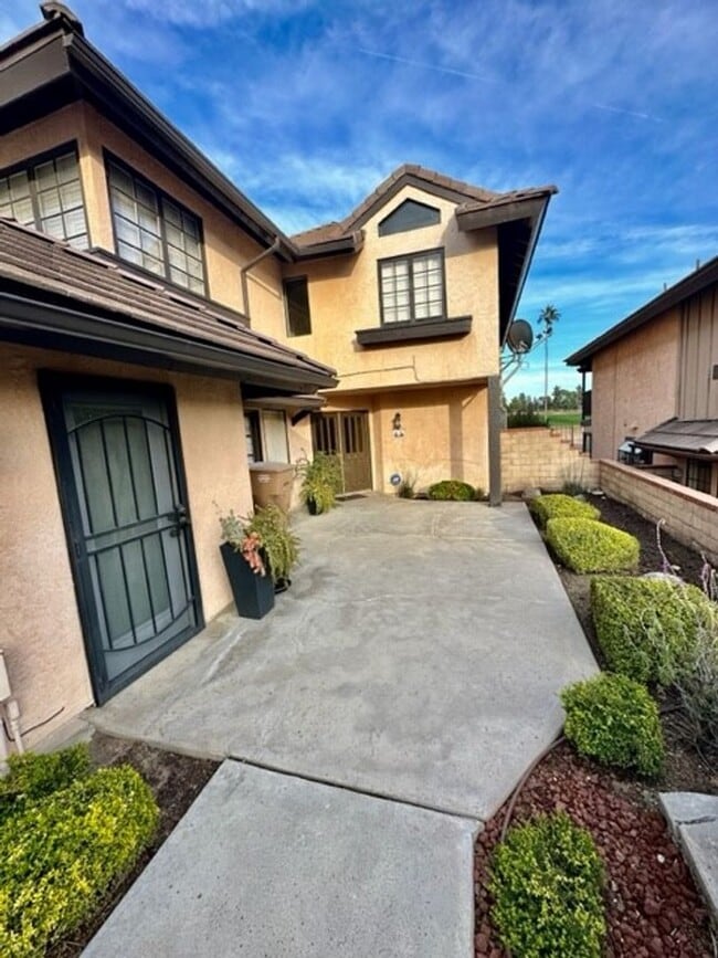Building Photo - 2323 East Hills Drive #45