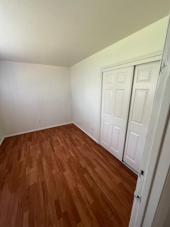 Building Photo - Oroville-3 bedroom 1 bath home, yard, newl...