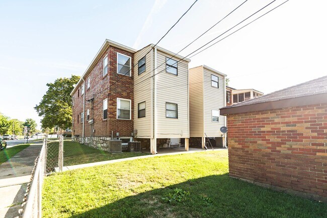 Building Photo - 5322 Miami St