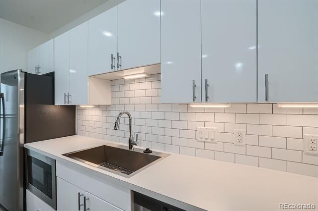 Building Photo - 3500 S Corona St