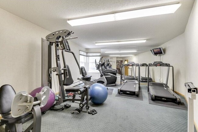 Building Photo - Gables Condo For Rent! In the Heart of Excelsior!