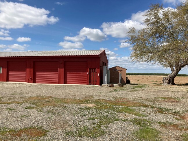 Building Photo - Custom Ranchette home available!