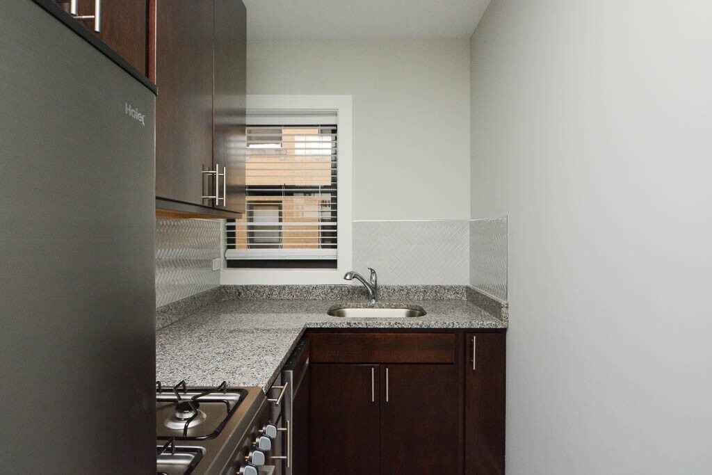 Building Photo - 533 W Belden Ave