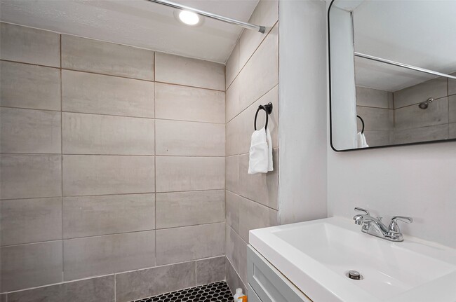 Building Photo - 5114 Grantwood St