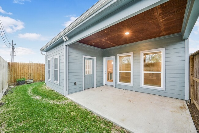 Building Photo - 10242 Bridgeland Ln