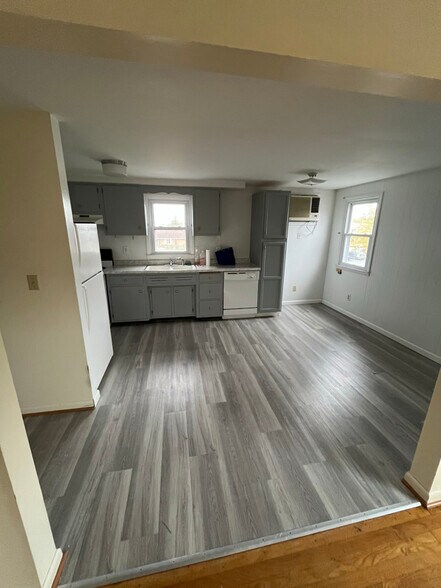 Primary Photo - 153 N Charlevoix Pl