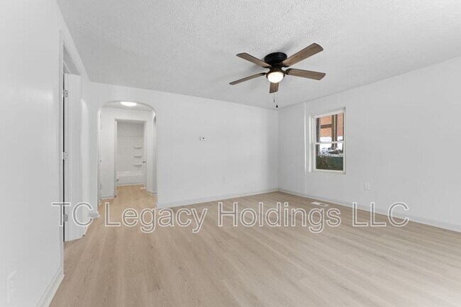 Building Photo - 16 Flint St