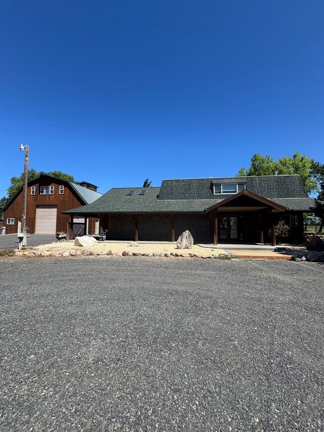 Primary Photo - Idyllic 3bd, 2ba Retreat with Loft on 2+ A...