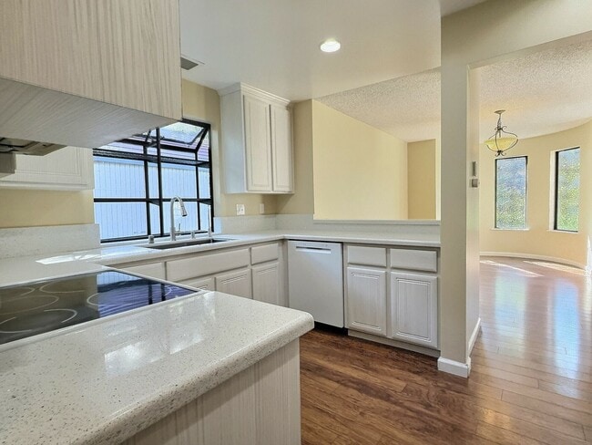 Building Photo - 3 BD/2 BA Gorgeous Pet-Friendly Home in Fa...