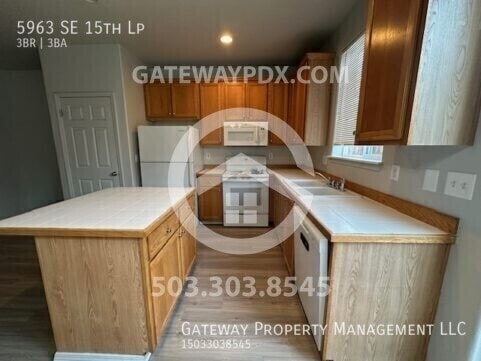 Building Photo - 5963 SE 15th Loop