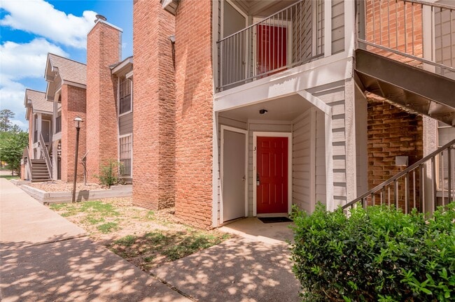 Building Photo - 2401 Sycamore Ave