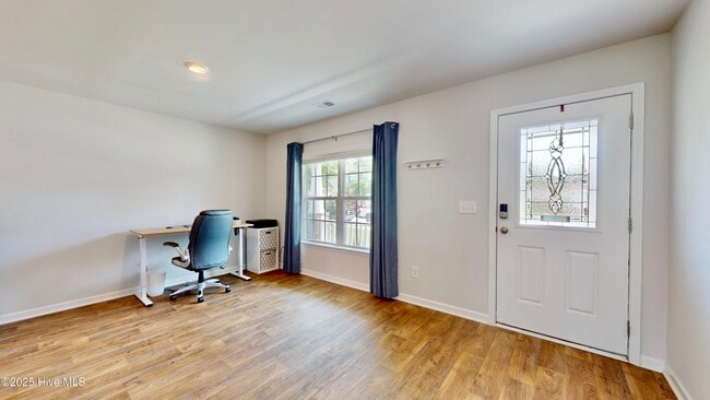 Building Photo - 509 Dakota Ave