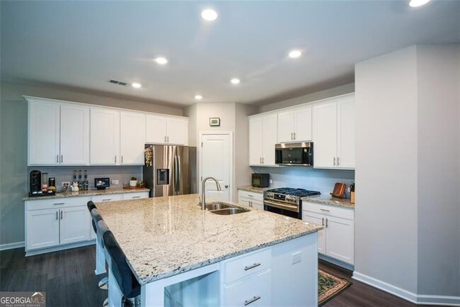 Building Photo - 3401 Park Pointe Cir