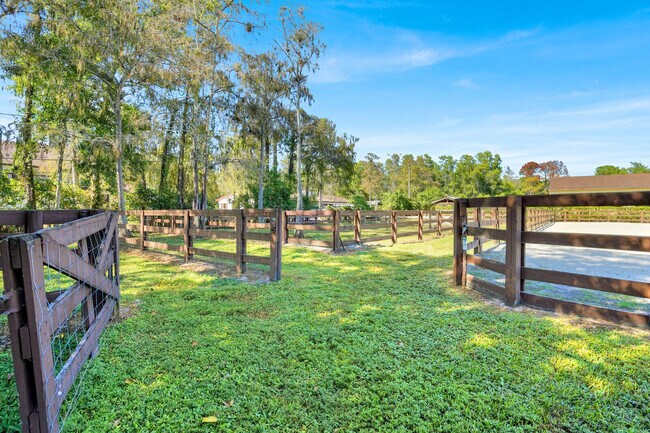 Building Photo - 11231 Ira Ln