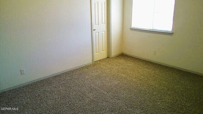Building Photo - 1450 Plaza Roja Ct