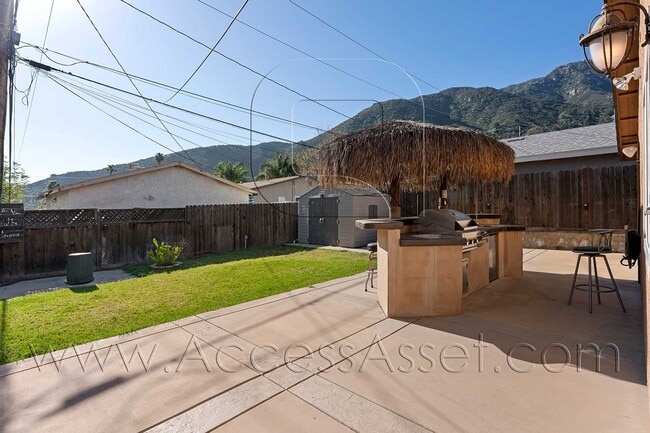 Building Photo - Stunning Mountain Views and Serene Living on Wood Street