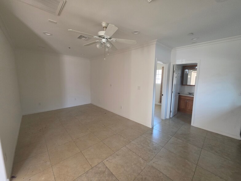 Building Photo - 1038 Raymond Ave